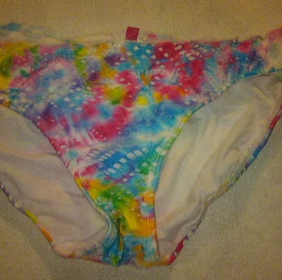 *🆓* with any👙wear PURCHASE! - Picture 1 of 3